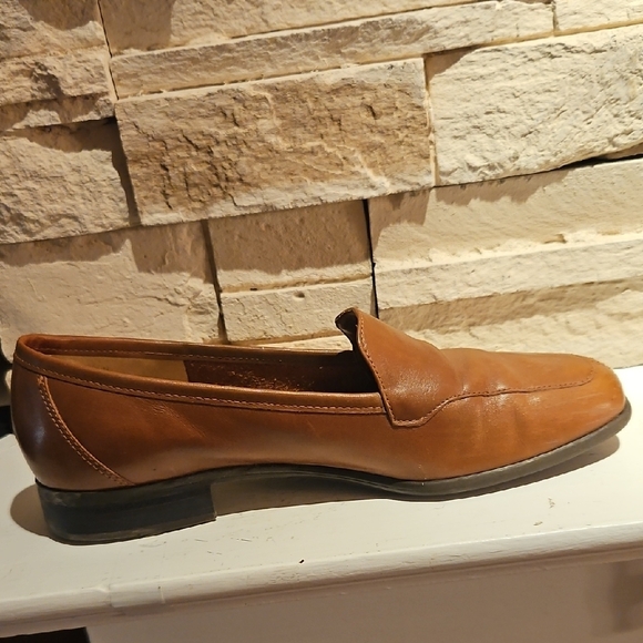 Naturalizer Women's Brown Loafers - Picture 4 of 7
